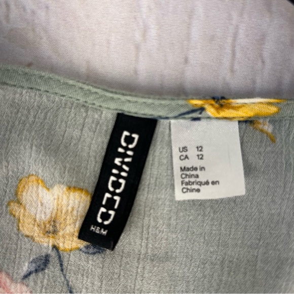H&M Divided Floral Wrap Blouse | Sage Green Long Sleeve Top | Size - Picture 13 of 17